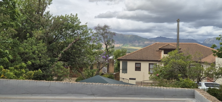 4 Bedroom Property for Sale in Uitsig Western Cape